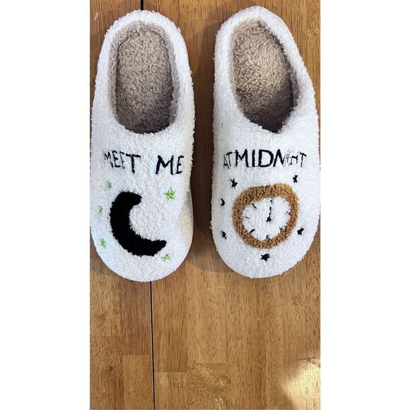 TAYLOR SWIFT INSPIRED SLIPPERS NEW SZ 9 MEET ME AT MIDNIGHT NEW - Picture 3 of 5